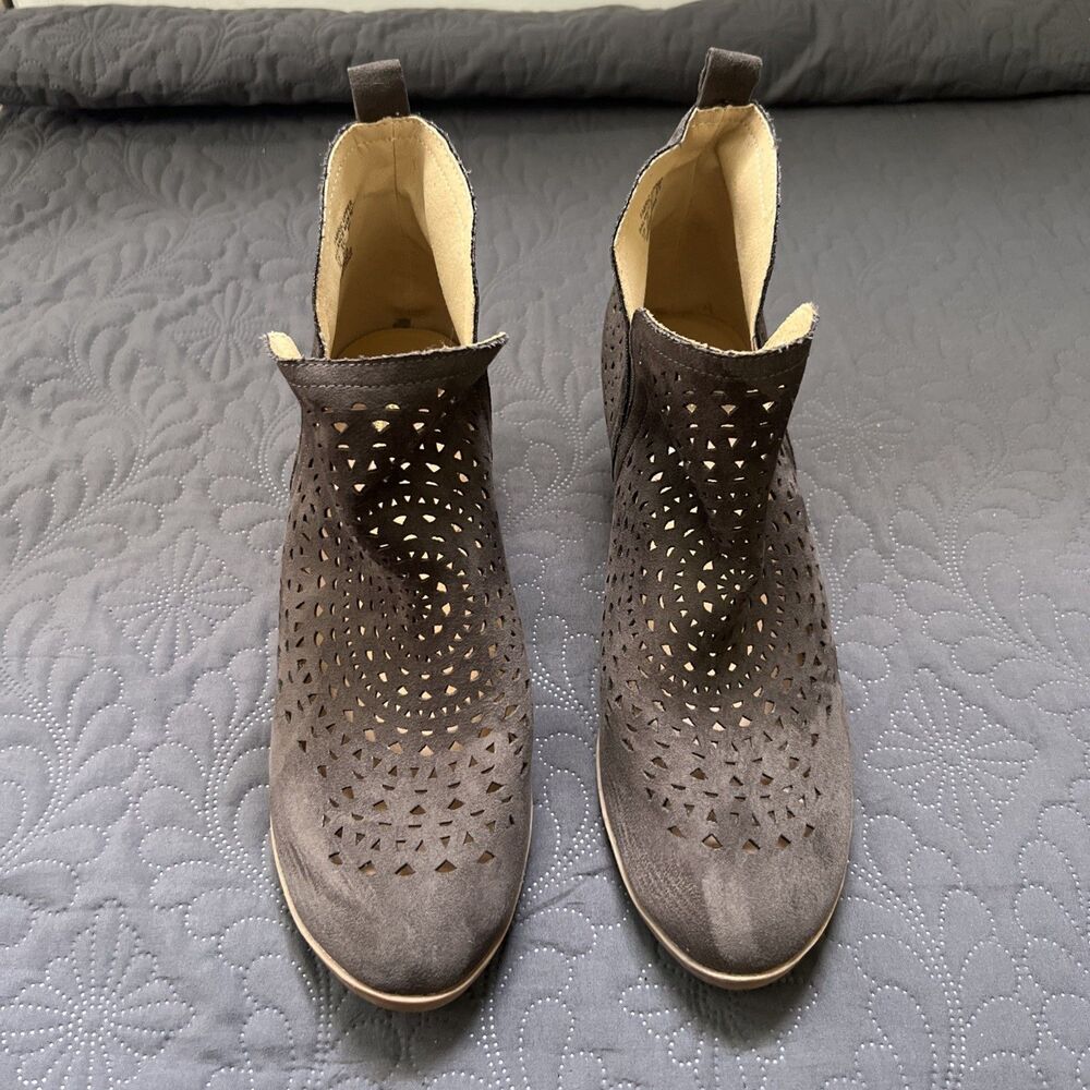 Roebuck & Co Maddie Vegan Suede Ankle Cut Out Ankle Booties Boho Western SZ 10M